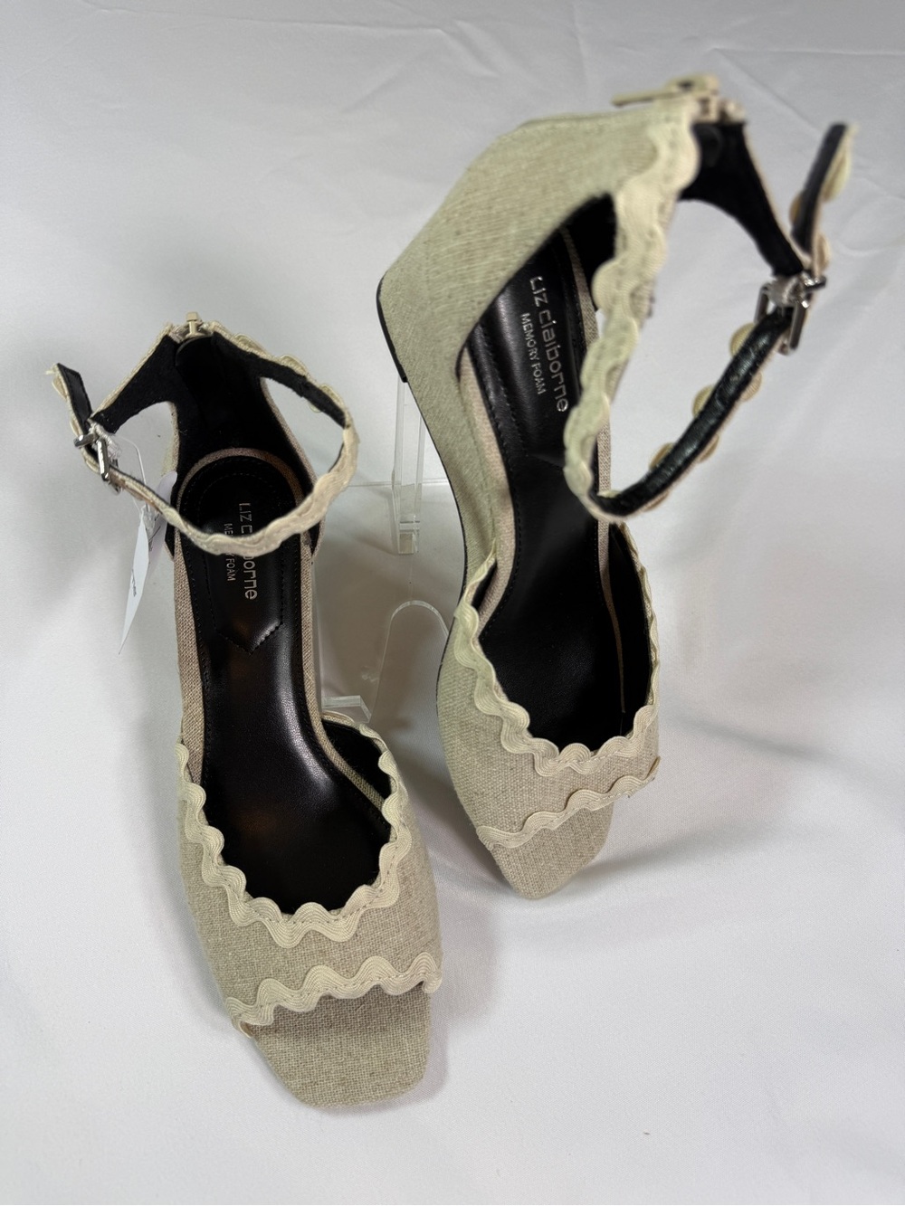 Liz Claiborne Women’s Babbler Sand Scalloped Ankle-Strap Wedge Sandals Size 8